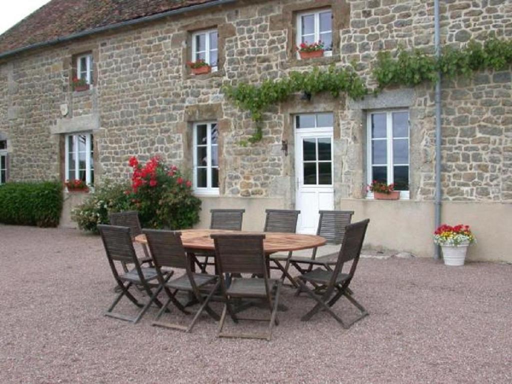 Gite Les Aubues Lormes Exterior photo