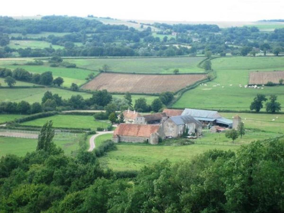Gite Les Aubues Lormes Exterior photo