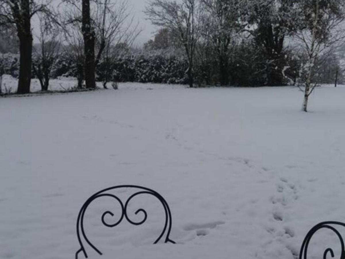 Gite Les Aubues Lormes Exterior photo